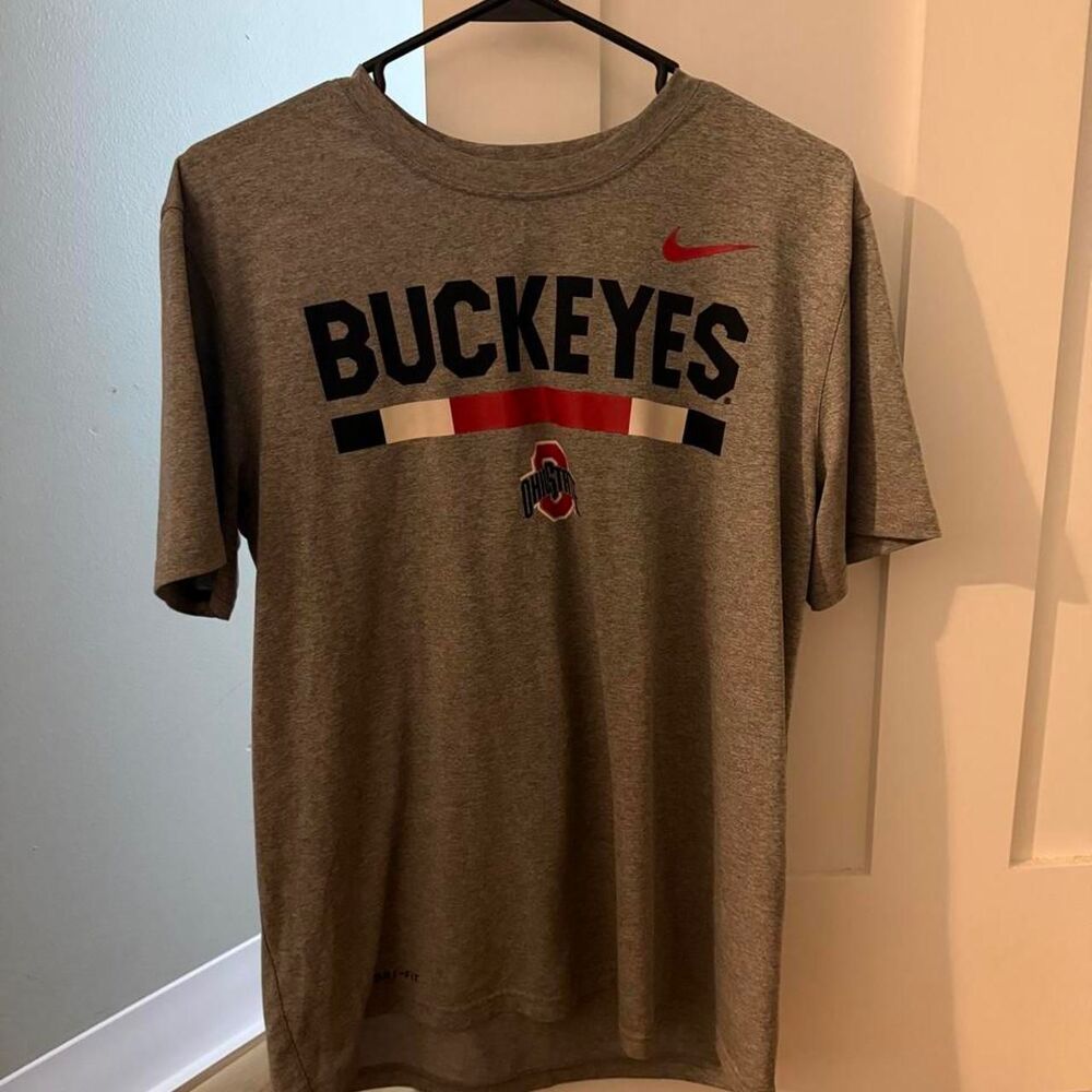 Nike Men's Grey T-shirt